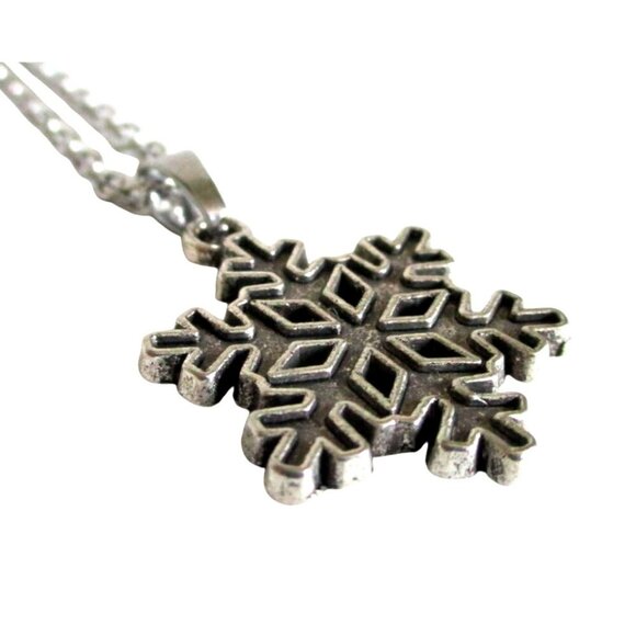 New Snowflake Pendant Necklace With 20" Stainless Chain Winter Jewelry Gift - Picture 4 of 5